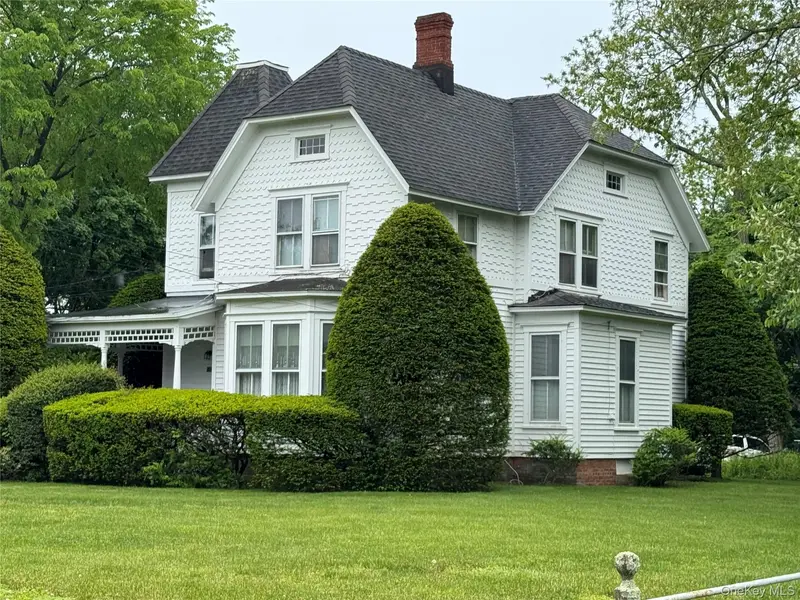 454 Main ST, Center Moriches, NY 11934