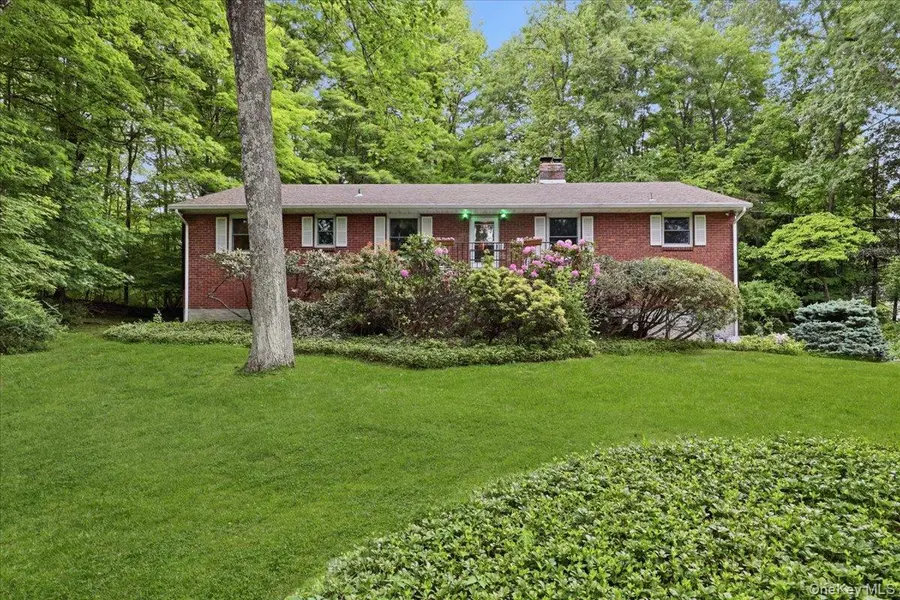 17 Galloway LN, Cortlandt Manor, NY 10567