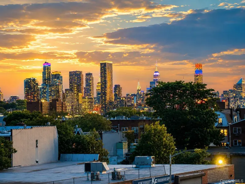 60-11 Broadway #5T, Woodside, NY 11377