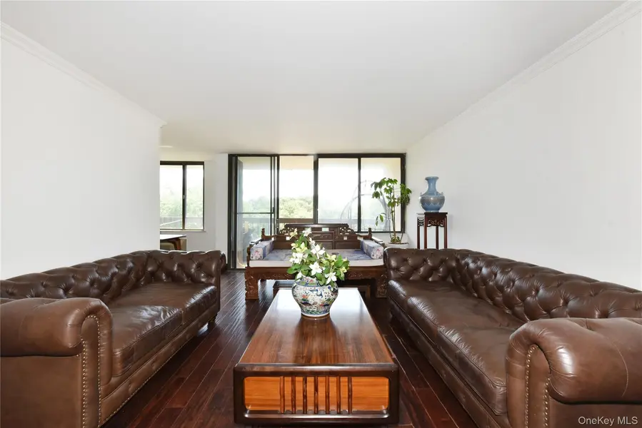 152-18 Union Turnpike #5O, Flushing, NY 11367