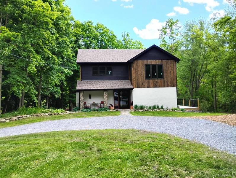 17 Gretna Hill RD, Pleasant Valley, NY 12569