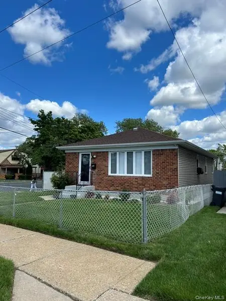 12005 Nashville BLVD, Saint Albans, NY 11412