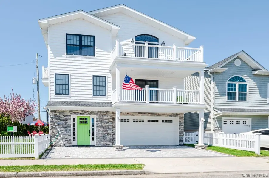 75 Curley ST, Long Beach, NY 11561