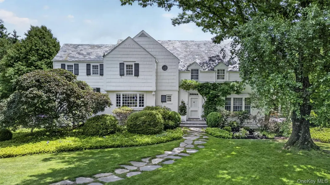 6 Hillair CIR, White Plains, NY 10605