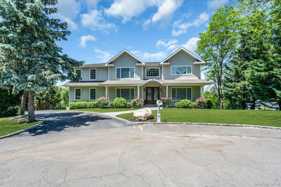 12 Barbara LN, Glen Cove, NY 11542
