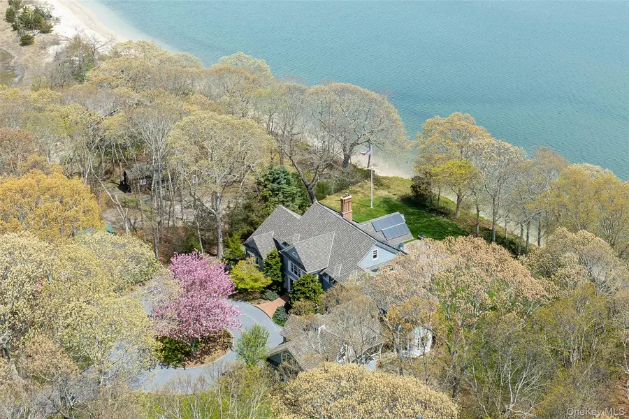 5055 New Suffolk RD, New Suffolk, NY 11956