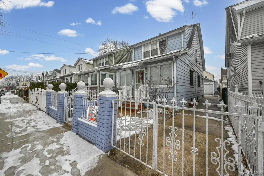 19028 118th AVE, Saint Albans, NY 11412