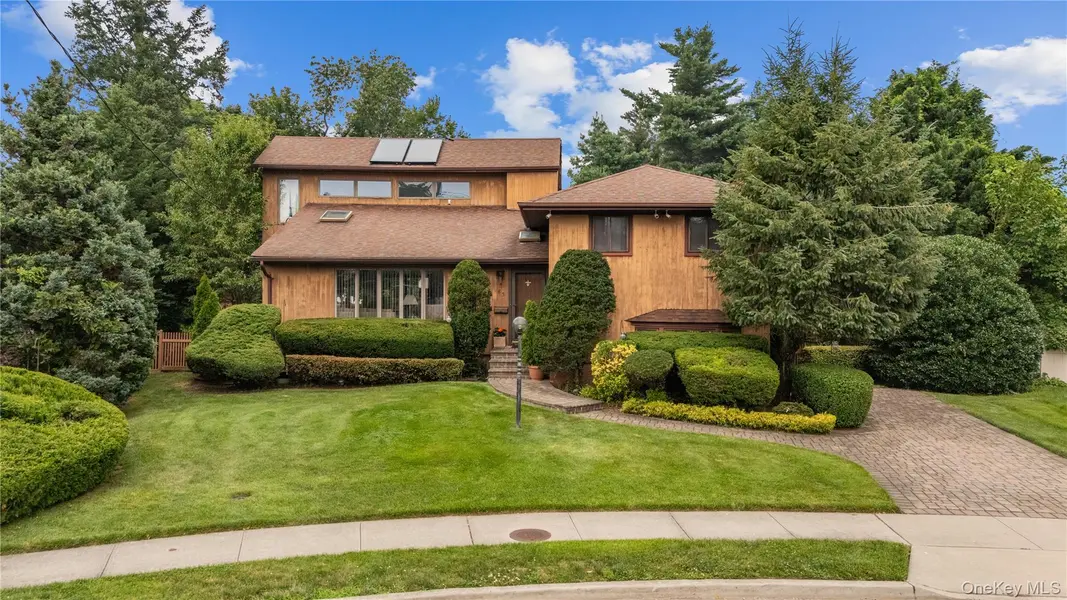 65 Elmtree LN, Jericho, NY 11753