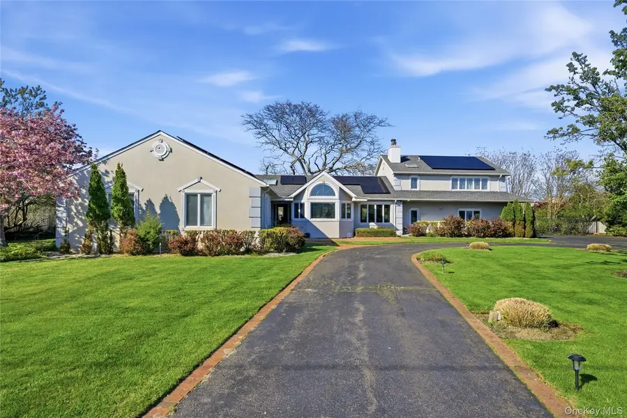 31 The Moor, East Islip, NY 11730