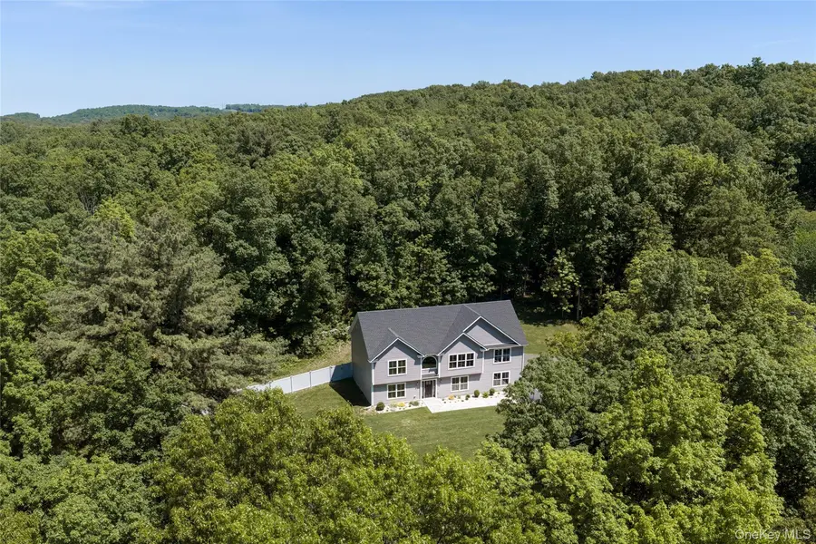 25 Maple Hill RDG, Red Hook, NY 12571
