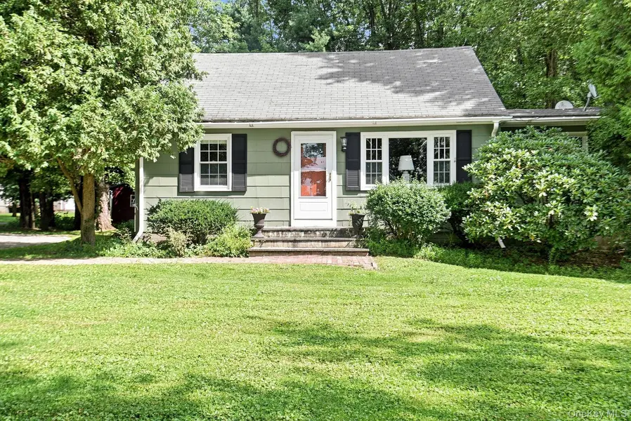 4-6 Anderson RD, Clinton Corners, NY 12514