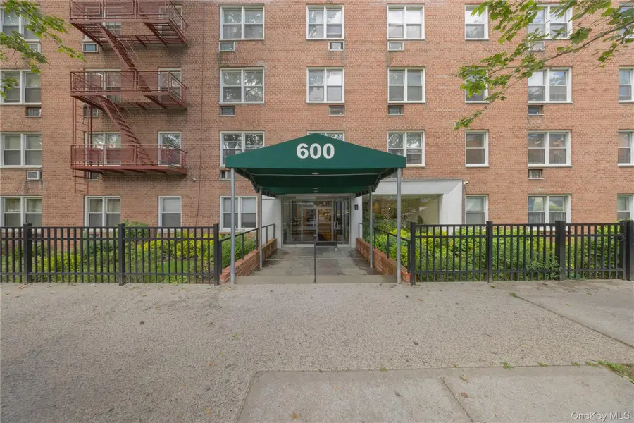 600 Locust ST #5K, Fleetwood, NY 10552
