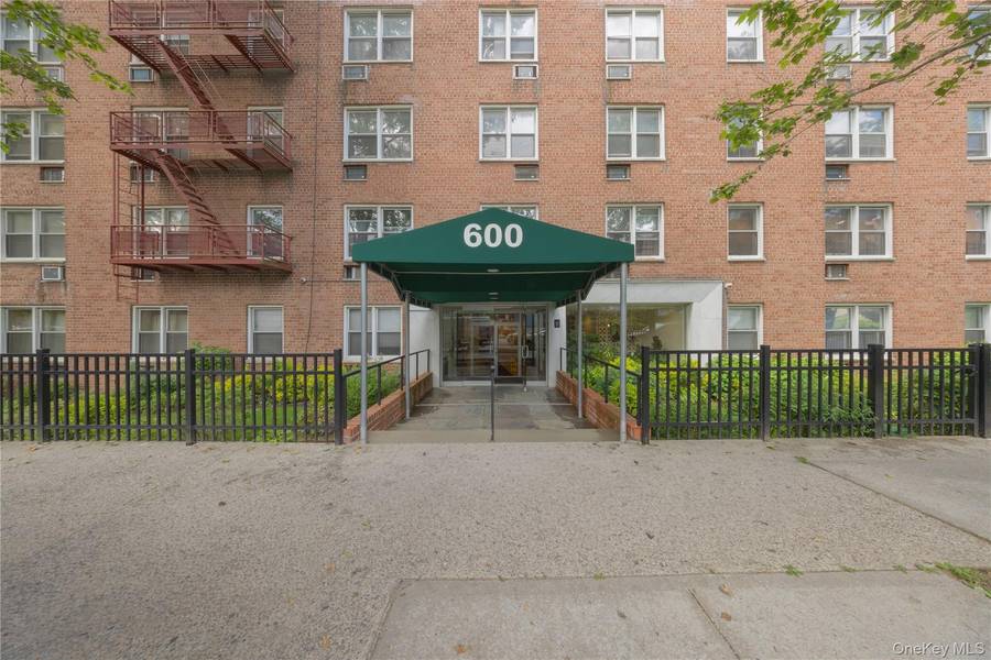 600 Locust ST #5K, Fleetwood, NY 10552