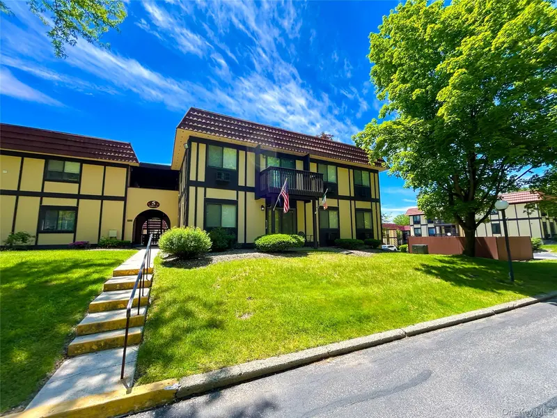 5 Loudon DR #9, Fishkill, NY 12524