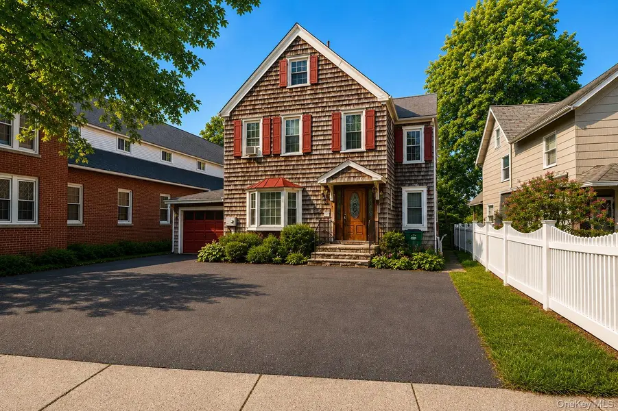 53 Main ST, Lloyd, NY 12528
