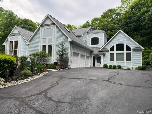 19 W Gate RD, Suffern, NY 10901