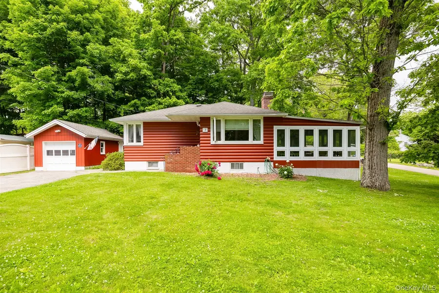 3 Mountain RD, Wappingers Falls, NY 12590