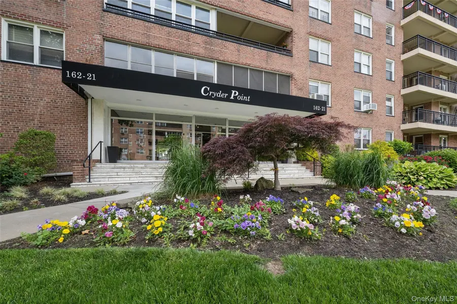 162-21 Powells Cove BLVD #2R, Beechhurst, NY 11357