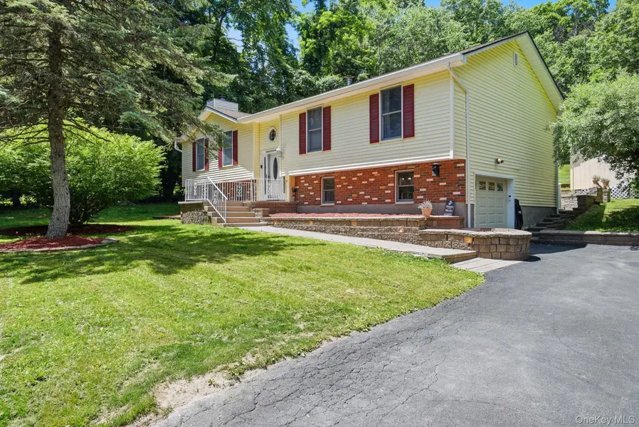 73 Kentview DR, Carmel, NY 10512