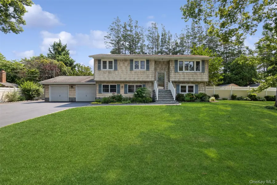 115 Clarendon RD, Ronkonkoma, NY 11779