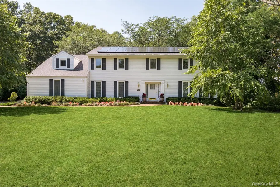 251 Baird CT, Woodbury, NY 11797