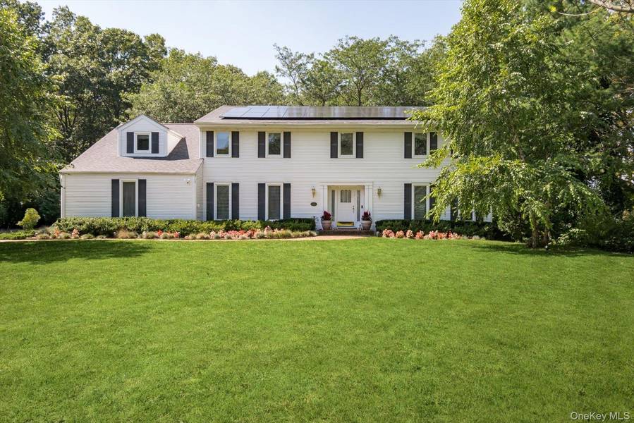 251 Baird CT, Woodbury, NY 11797