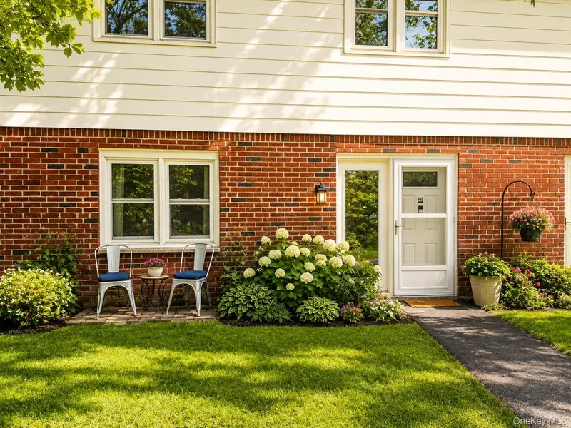 22 Orchard HTS, New Paltz, NY 12561