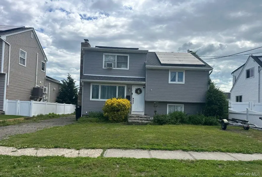265 East DR, Copiague, NY 11726