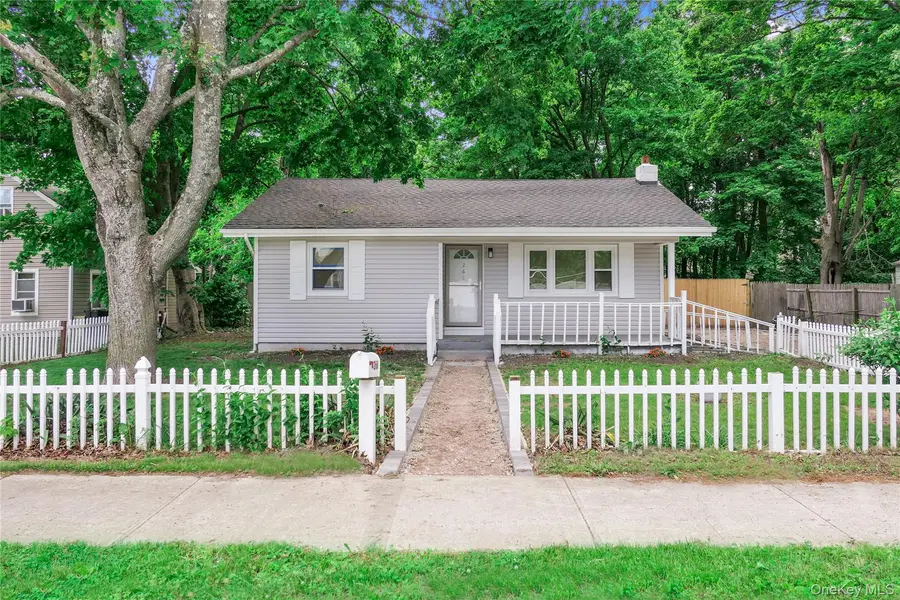 266 Station RD, Bellport, NY 11713