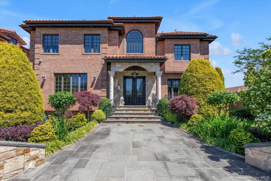 138-15 13th AVE, Malba, NY 11357