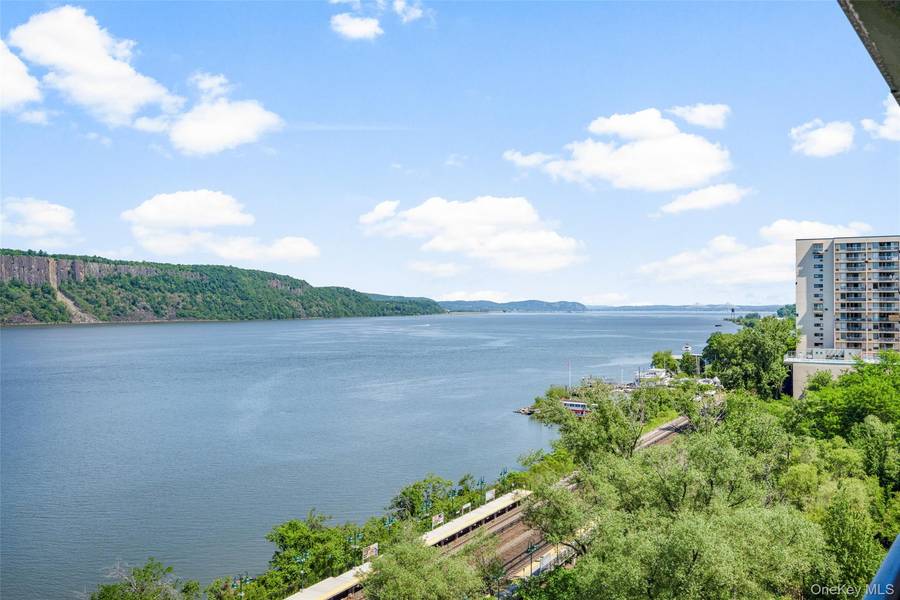 1085 Warburton AVE #425, Yonkers, NY 10701