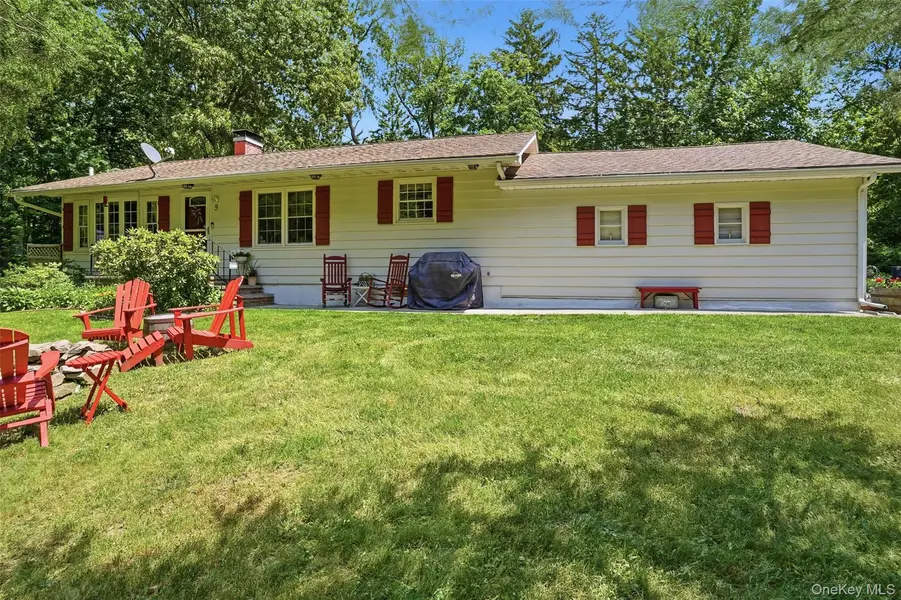 9 Rocky RD, Red Hook, NY 12571