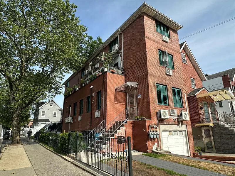 6111 159th ST, Fresh Meadows, NY 11365