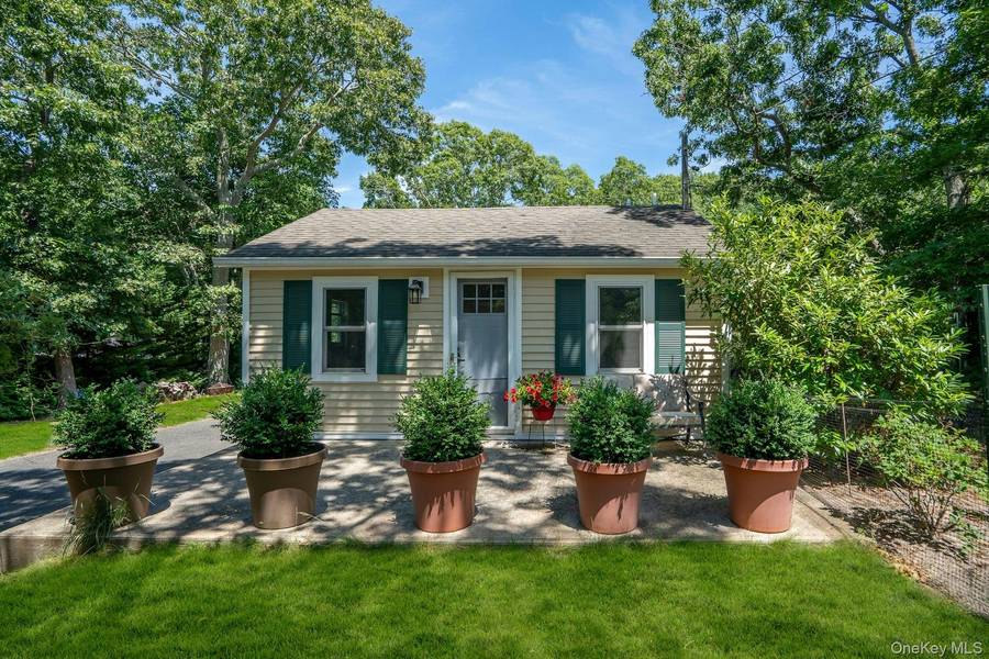 156 Washington Heights AVE, Hampton Bays, NY 11946
