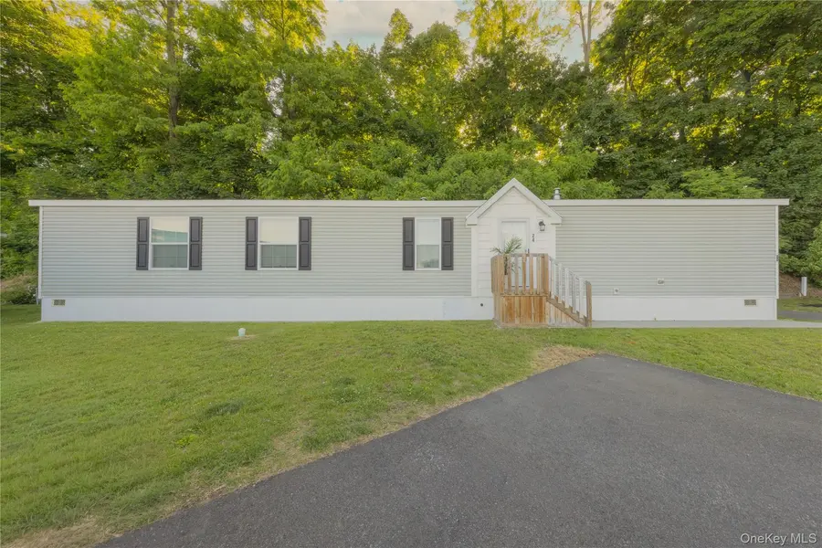 24 Leeward LN, Stony Point, NY 10980