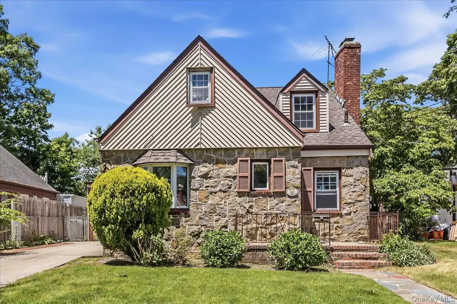 588 Adams AVE, West Hempstead, NY 11552