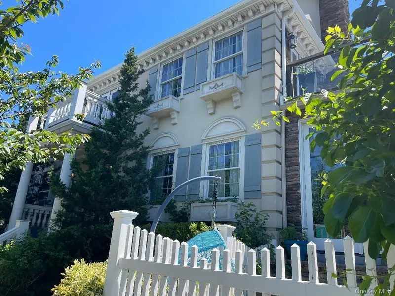 88 Dutchess BLVD, Atlantic Beach, NY 11509