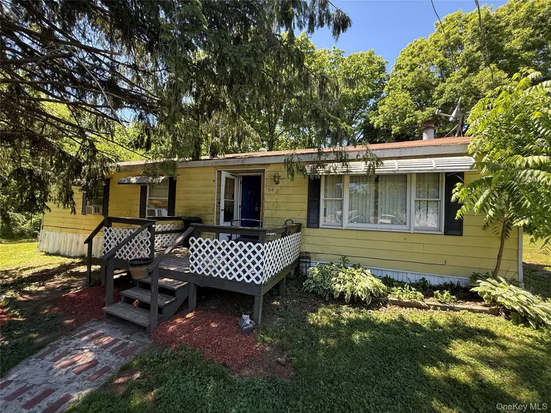 514 Mark Twain DR, Walden, NY 12586