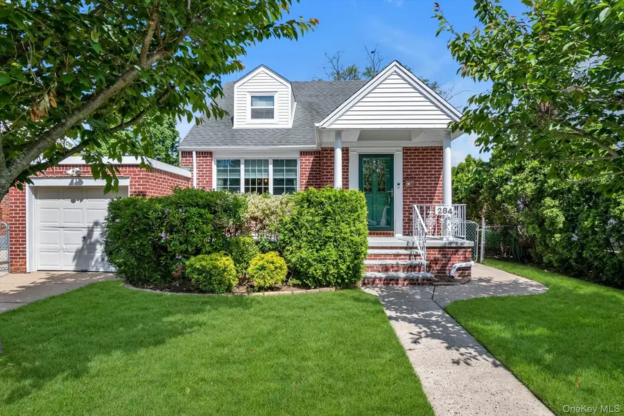 284 Whitehall RD, Garden City, NY 11530