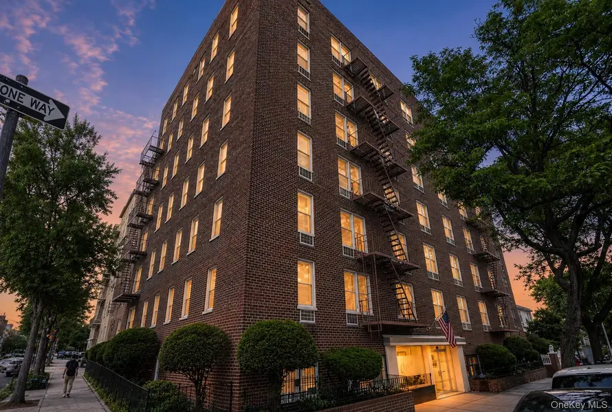 39-76 57th ST #1H, Woodside, NY 11377