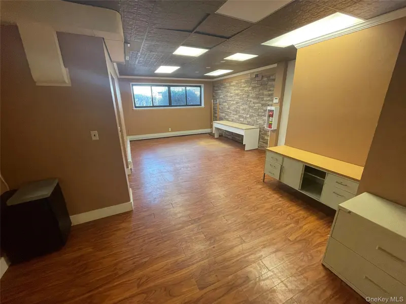 40 Oak DR #First Floor, Syosset, NY 11791