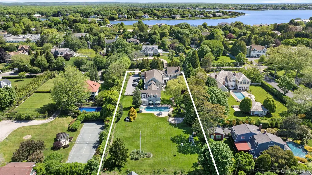 45 Beach LN, Westhampton Beach, NY 11978