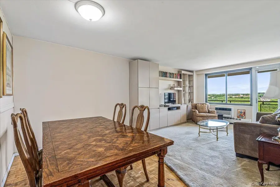 220-55 46th AVE #12E, Bayside, NY 11361