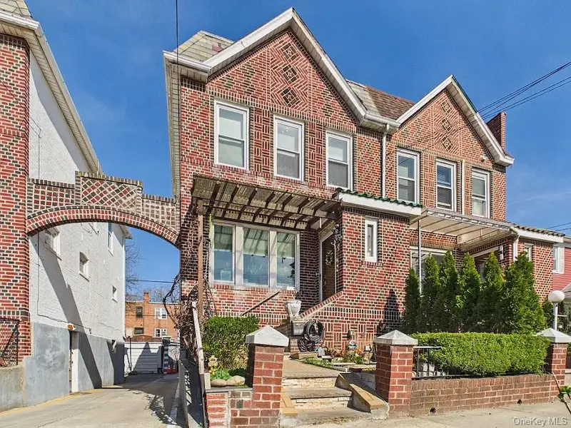 24-33 96th ST, East Elmhurst, NY 11369
