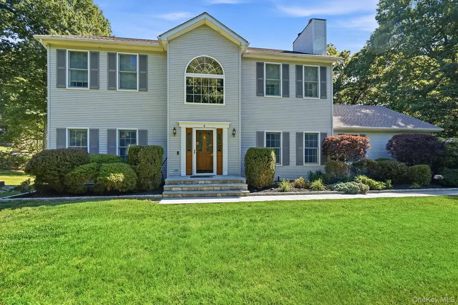 4 Briar Ridge LN, Putnam Valley, NY 10579