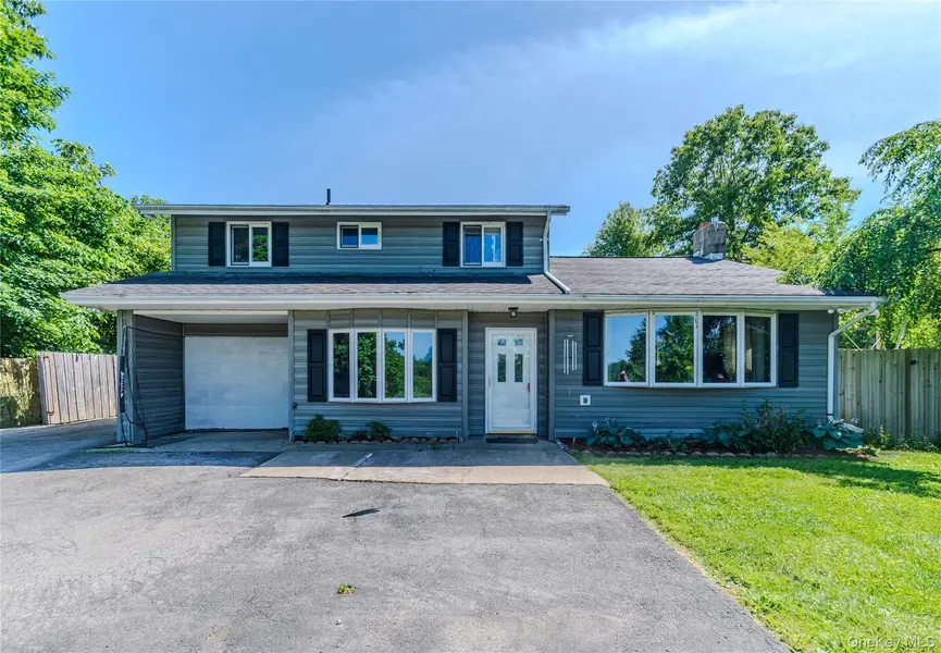 12 Ose RD, Highland, NY 12528