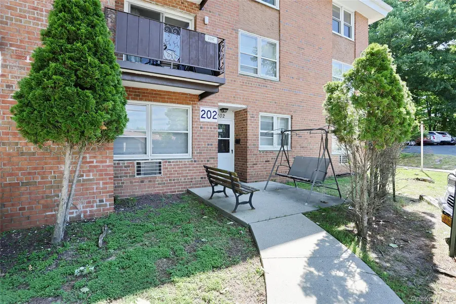 202 Kearsing Pkwy, Monsey, NY 10952