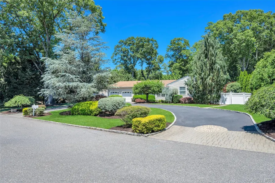 109 Shirley CT, Smithtown, NY 11787
