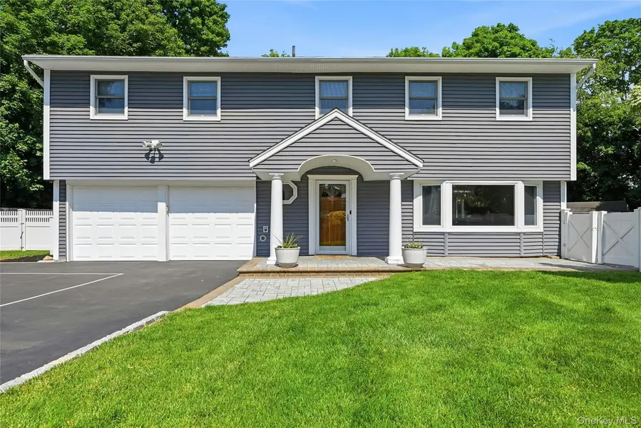 10 Mansfield LN, East Northport, NY 11731