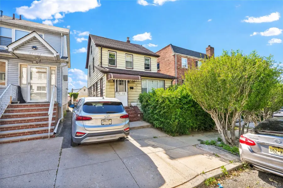61-20 156th ST, Flushing, NY 11367